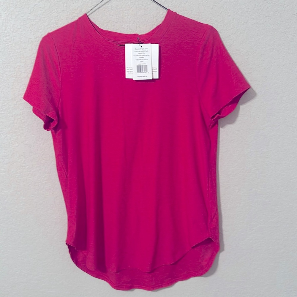 Beyond Yoga pink tee size Small NEW